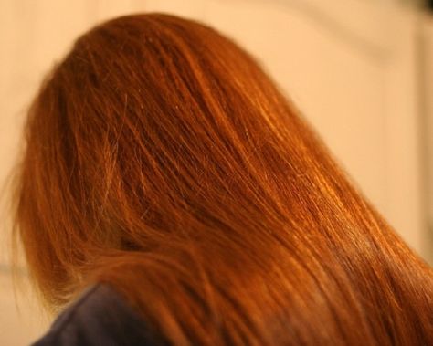 How to Remove Iron and Rust from Hair - Tips for Removing Iron and Rust from Hair Well Water Hair, Vinegar For Hair, Red Hair Looks, Brassy Hair, Remove Rust, Natural Red Hair, Lighter Hair, Hair Fixing, Light Hair Color