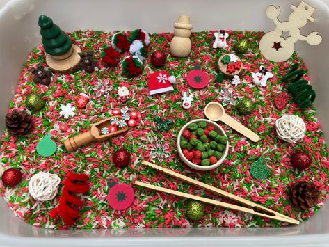 Christmas Rice Sensory Bin, Christmas Sensory Tray, Sensory Bin Winter, Christmas Sensory Activities, Box Sensory Play, Christmas Sensory Bin, Activities To Do With Toddlers, Winter Sensory Bin, Christmas Rice