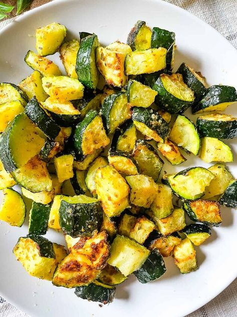 Air Fryer Roasted Zucchini, Vegan Greek Salad, Roasted Zucchini Recipes, Roasted Zucchini And Squash, Air Fryer Easy, Yellow Squash Recipes, Vegan Feta, Easy Egg Salad, Vegan Greek