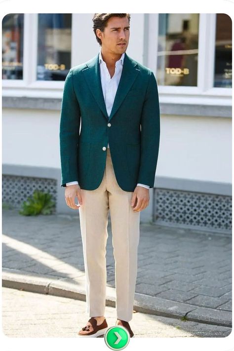 An emerald green blazer paired with beige trousers achieves balance between vibrancy and subtlety. This old money look fits perfectly for daytime or evening events. Mens Evening Outfit, Emerald Green Blazer Outfit, Green Blazer Outfit Men, Classy Old Money Outfits, Old Money Outfits For Men, Green Blazer Outfit, Classy Old Money, Old Money Look, Old Money Outfits