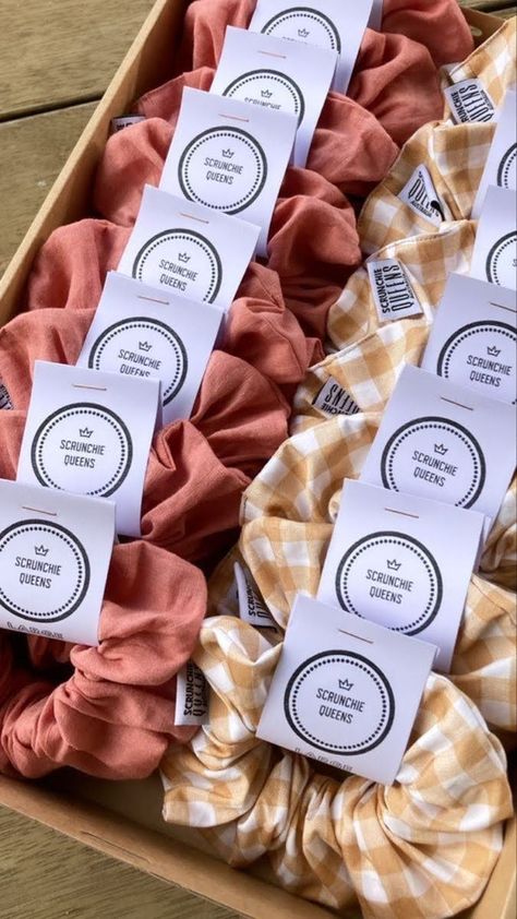 Packaging Ideas For Scrunchies, Scrunchie Packaging Ideas, Scrunchie Packaging, Make Headbands, Diy Hair Scrunchies, Diy Hair Accessories Ribbon, Packaging Ideas Business, Small Business Packaging Ideas, Hair Twist