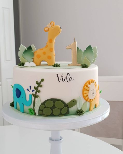 Vanilica Cake Shop auf Instagram: „Vida is One 🐢🐢💚 . . . #cake #birthdaycake #birthday #girlcake #boycake #vanilicanovisad“ Bearthday Ideas, 1 St Birthday Cake, Zoo Theme Birthday Cake, Jungle Theme Birthday Cake, Animal Theme Cake, Zoo Birthday Cake, First Birthday Cake Ideas, Animal Birthday Cake, Baby 1st Birthday Cake