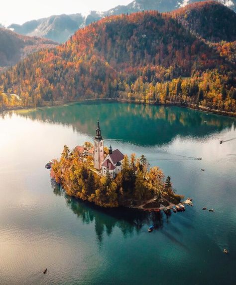 Bled Slovenia, Julian Alps, Lake Photography, Lake Bled, Overseas Travel, Jules Verne, Beautiful Places To Travel, Travel Photographer, Travel And Leisure