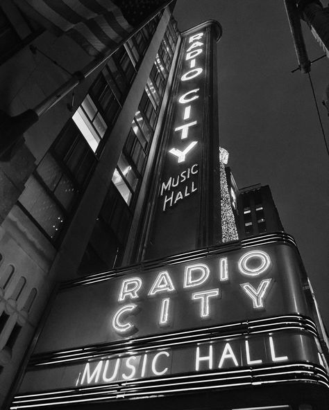 Gracie Concert, Nyc Night, Art Deco Poster, Radio City Music Hall, Art Deco Buildings, Radio City, Historical Documents, Music Radio, Music Hall