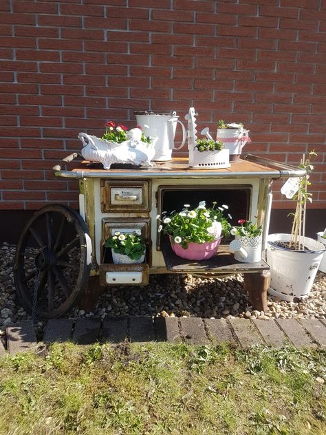 Küchenhexe, alter ofen im Garten Alter Herd, Beach Gardens, Country Gardening, Garden Spaces, Vintage Decor, Beautiful Gardens, Yard, Shabby Chic, Outdoor Decor