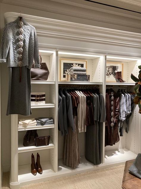 Ralph Lauren Closet Ideas, Old Money Boutique, Display Closet, Fashion Window Display, Money Clothing, Georgian Interiors, Lobby Interior Design, Dressing Room Closet, Amazing Closets