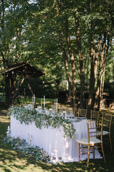 Bride And Groom Dinner Table, Bride And Groom Table Ideas, Wedding Bride And Groom Table, Bride And Groom Table, Grooms Table, Bride Groom Table, Long Table Wedding, Wedding Planning Timeline, Dark Wedding