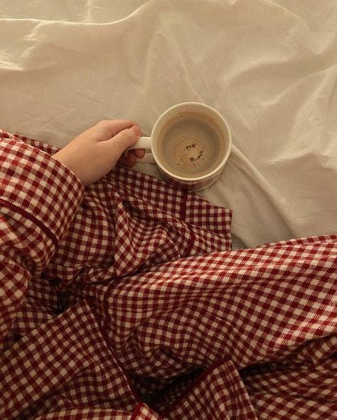 Fall Pajamas, Pajamas Cozy, Christmas Instagram Pictures, Hygge Winter, Pajamas Aesthetic, Photo Recreation, Happy December, Cozy Coffee, Cozy Pajamas