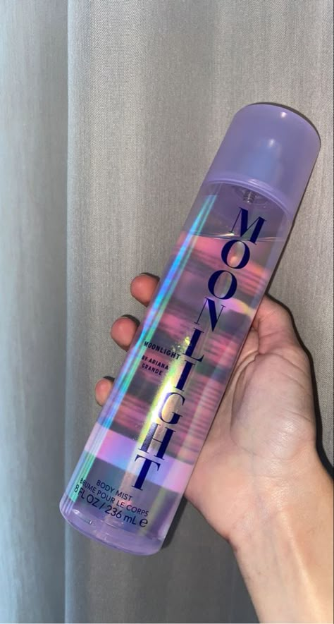 Moonlight Perfume, Nike Crocs, Perfumes Aesthetic, Perfume Ariana Grande, Ariana Grande Body, Copo Stanley, Ariana Grande Perfume, Fragrances Perfume Woman, Perfume Body Spray