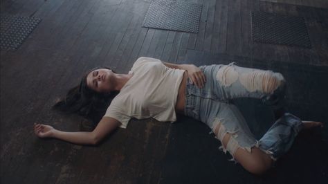 Selena Gomez in the promotional photoshoot for "Good For You" 2015 Lazy Girl Outfits, Jennifer Aniston Style, Selena Gomez Cute, Selena Gomez Photos, Selena Gomez Pictures, Selena G, Wet T Shirt, Marie Gomez, Nickelodeon