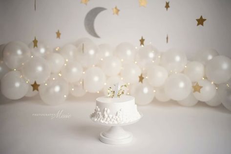 Star Cake Smash, Twin Cake Smash, Cake Smash Inspiration, Cake Smash Theme, Baby Birthday Photoshoot, Smash Cake Girl, Baby Birthday Decorations, Baby Cake Smash, 1st Birthday Photoshoot