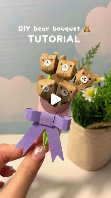 Berry Cute DIY on Instagram: "Cute little bear bouquet 🧸💐 make one for your bestie!  some tips for this project: You can use a toothpick to inflate the paper ball. Just be careful not to poke a hole through it. If you want to stabilize the bear bouquet more, you can use some glue to attach the bear to the stem and then the bear together." Craft For Bestie, Diy For Bestie, Origami Teddy Bear, Bestie Crafts, Toothpick Crafts, Bear Origami, Paper Bouquet Diy, Bear Bouquet, Paper Bear