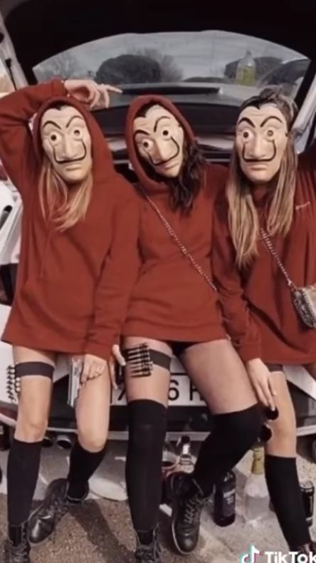 Money Heist Costume, Heist Costume, Cheap Halloween Costumes Diy, Dali Mask, Halloween Costumes Women Scary, Easy Couple Halloween Costumes, Halloween Costumes Women Creative, Teenage Halloween Costumes, Trio Halloween Costume Ideas