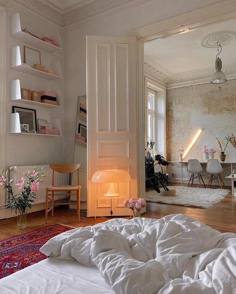 San Snova (@sansnovazuhause) • Instagram photos and videos San Snova, Distressed Walls, Room Tapestry, Lampe Decoration, Apartment Inspiration, Living Room Inspo, Cozy Room, Dream Rooms, Dream Bedroom