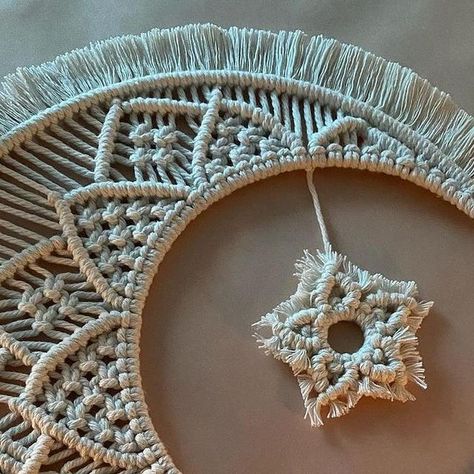 Crescent Moon Macrame Tutorial, Macrame Moon Diy, Macrame Stars, Holiday Macrame, Macrame Star, Moon Macrame, Moon Pattern, Strung Beads, Macrame Decor