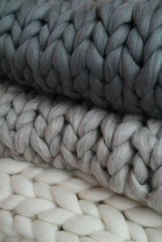 Chunky Blanket, Wallpaper Pastel, Gray Aesthetic, Arm Knitting, Photoshoot Photography, Diy Knitting, Knitted Blankets, My New Room, Yellow And Brown