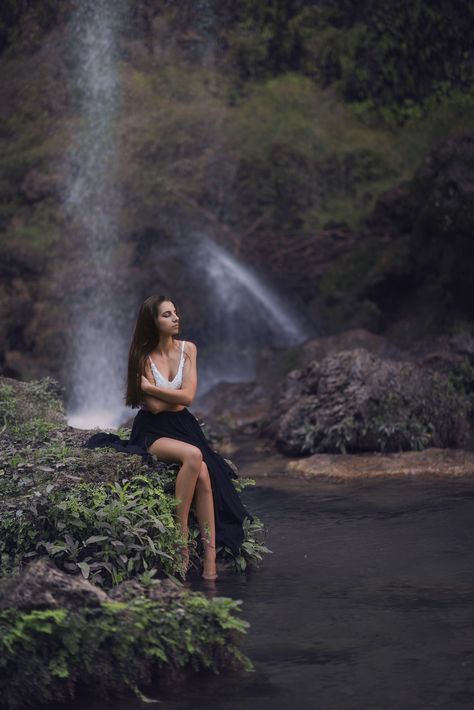 Outdoor Portrait Photography, Lake Photoshoot, Waterfall Photo, Nature Photoshoot, Fairytale Photography, River Photography, Waterfall Photography, Beach Portraits, Outdoor Portraits