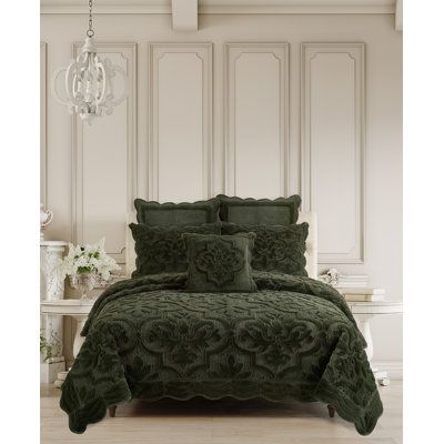 The Aaban Evergreen Quilt Set that is crafted from a irresistibly soft plush fabrication. The unique medallion design is tufted and quilted which gives a stunning dimensional surface appearance and the velvet reverse offers cozy warmth. The included coordinating sham shams are reversible finished with a hidden zipper closure for easy removal and care. Finished with a lovely scalloped edge border, adding yet another beautiful layer of detail. The fabrication is versatile to use for the Holidays o Statement Pillow, Solid Quilt, Queens New York, Green Throw Pillows, Quilted Sham, Medallion Design, Quilt Set, California King, Quilt Sets