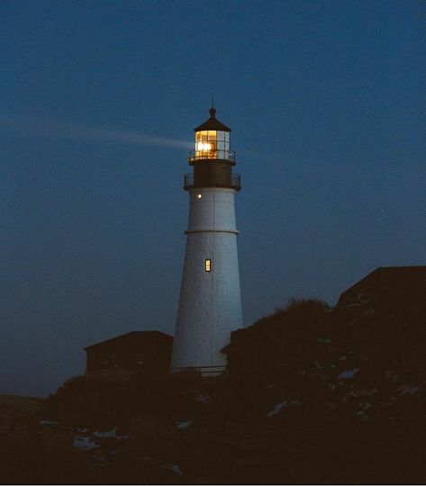 Dark Nautical Aesthetic, Portland Head Lighthouse, Cape Elizabeth Maine, Nautical Aesthetic, Nice Images, Cape Elizabeth, Bg Design, Lighthouse Keeper, Fotografi Vintage