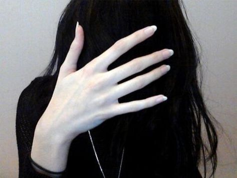 Pale Aesthetic, Yennefer Of Vengerberg, Hand Reference, روتين العناية بالبشرة, Pretty Hands, Long Black Hair, Pale Skin, Long Black, Hands On