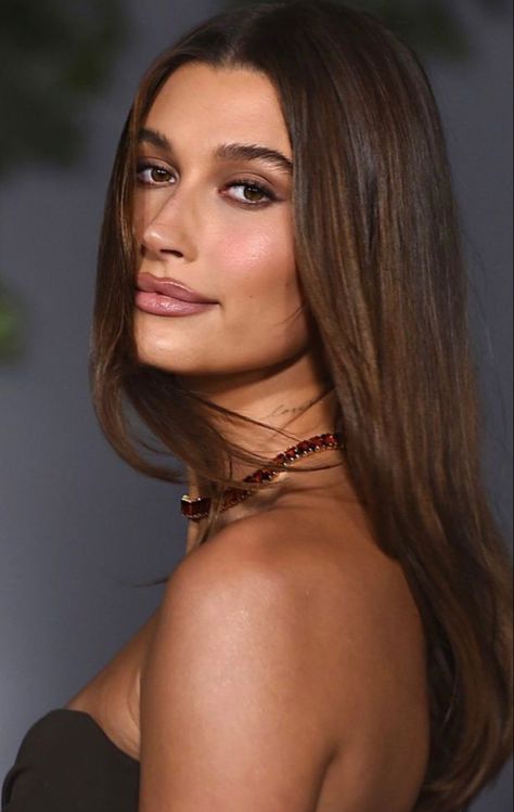 Gold Jewellery Necklace, Hair Color For Brown Eyes, Brown Instagram, Warm Brown Hair, Ysl Fashion, Brown Hair Inspo, Brown Hair Brown Eyes, Hair Appointment, Hair Inspo Color