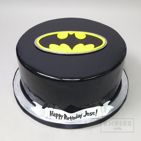 Batman Cake Design, Batman Cake 1st Birthday, Batman Theme Cake, Batman Cake Ideas, Batman Food, Batman Mini Cake, Easy Batman Cake, Small Batman Cake, Cake Batman