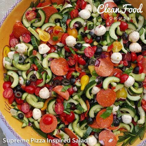 Supreme Pizza Inspired Salad http://cleanfoodcrush.com/supreme-pizza-inspired-salad Salad For A Party, Clean Eating Salads, Pizza Salad, Supreme Pizza, Clean Food Crush, Food Crush, Salad Ingredients, Healthy Salads, Clean Recipes