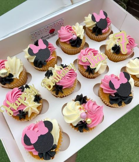 HOUSE OF CUPCAKES UK on Instagram: "Minnie Mouse cupcakes #layercake #acrylictopper #wolverhampton #wolverhamptonwholesalemarket #wolverhamptoncakemaker #howtocutacake #caketopper #drippingcake #minniecake #minniemousecake #minniemousecupcakes" Minnie Mouse Cupcakes Ideas, Mini Mouse Cupcakes Ideas Pink, Minnie Mouse Cupcake Ideas, Mini Mouse Cupcakes Ideas, Bento Cupcake, Minnie Mouse Cake And Cupcakes, Minnie Mouse Cupcake Cake, Cupcakes Minnie Mouse, Minnie Mouse Cupcake