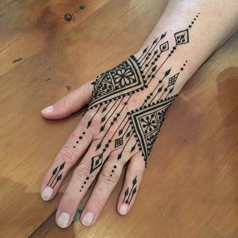 Norse Henna Designs, Henna Male Designs, Geometric Henna Designs, Henna Geometric, Nigerian Henna, Geometric Henna Tattoo, Nailart Christmas, Arm Henna, Best Mehndi Design