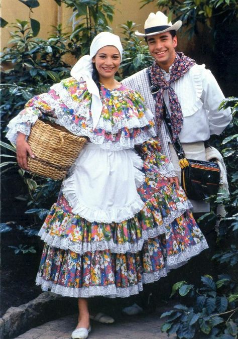 Venezuelan Dress Traditional, Traditional Columbian Clothes, Colombia Traditional Dress, Columbian Dress Traditional, Colombian Traditional Clothing, Traditional South American Clothing, Colombian Dress, Colombian Men, Folkloric Dress