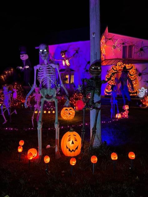 Halloween Neighborhood Aesthetic, Halloween House Outside, Hollowing Ideas, 4th Aesthetic, Whimsy Halloween, Halloween Decorations Outdoor Porch, Facts About Halloween, Halloween Wishes, Halloween Facts