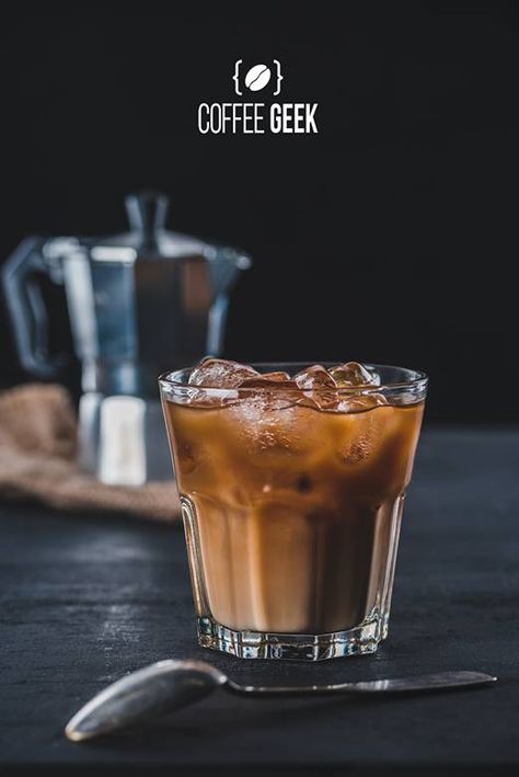 Cuban Coffee Recipe, Cubano Coffee, Cafe Cubano, Coffee Pins, Cuban Coffee, Iced Coffee At Home, Coffee Geek, Refreshing Summer Drinks, Coffee Grinds