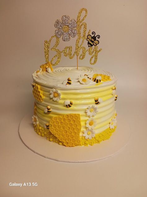 Bee cake for baby shower Bee Baby Shower Cake, Cake For Baby Shower, Cake For Baby, Bee Cake, Sweet Corner, Bee Cakes, Baby Shower Cakes Girl, Bee Baby Shower Theme, Bee Baby Shower