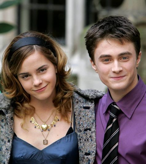 #HarryPotter Movie Drama: Emma Watson, Daniel Radcliffe Almost Quit J.K. Rowling Film Franchise, Says New Reports Emma Watson Young, Harmony Harry Potter, Daniel Radcliffe Emma Watson, Emma Watson Belle, Glume Harry Potter, Harry And Hermione, Harry Potter Hermione Granger, Principe Harry, Harry Potter Actors