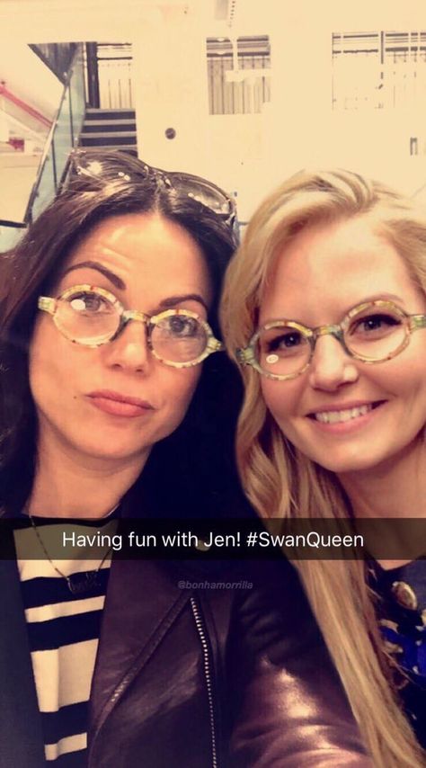 Morrilla Swanqueen Fanart, Regina And Emma, Ouat Funny, Once Upon A Time Funny, Ouat Cast, Woman Loving Woman, Swan Queen, Regina Mills, Outlaw Queen