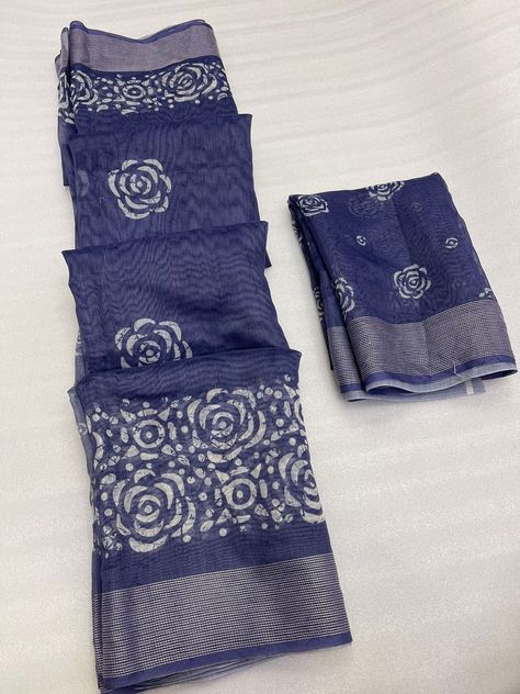 *New Launch* 💃Soft Cotton Saree......... 💃Beautiful Batik Print Style In All Over Saree........ *💃 Running Blouse.....* 💃Best 👌 Quality............ 😍*Price:-799/-No Less*😍...⁰m50 🌷 *Ready To Ship*🌷 Batik Print Saree, Salwar Design, Soft Cotton Saree, Heena Khan, Beautiful Birthday Wishes, Saree Beautiful, New Saree Designs, Cotton Saree Designs, Modern Saree