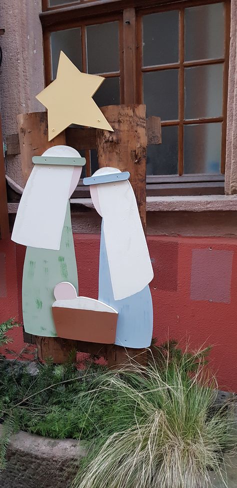 Outdoor Navity Scene Ideas, Diy Outdoor Manger Scene, Diy Wood Nativity Scene Yard Art, Nativity Scene Outdoor Yard Decorations, Outdoor Manger Scenes Nativity Diy, Diy Outdoor Nativity Scene Pattern, Outside Nativity Scene Diy Front Yards, Diy Manger Nativity Outdoor, Diy Yard Nativity Scene