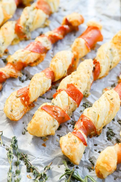 These simple, tasty prosciutto puff pastry cheese twists are perfect for a party appetizer. With only a few ingredients and minimal prep, you can enjoy these delicious bites in no time! Easily make them vegetarian but skipping the cured meat. Pastry Twists Puff, Recipes For Prosciutto, Prosciutto Puff Pastry Appetizers, Puff Pastry Bacon Cheese Twists, Puff Pastry Bacon Twists, Puff Pastry Appetizers Proscuitto, Puff Pastry Prosciutto, Puff Pastry Cheese Appetizers, Cheese Twists Puff Pastry