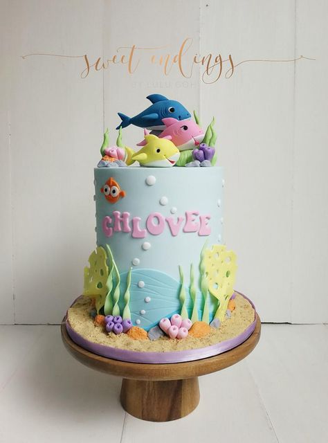 Baby Shark - cake by Lulu Goh - CakesDecor Bolo Drip Cake, Dolphin Cakes, Baby Shark Cake, Shark Birthday Cakes, Mommy Shark, Cut Baby, Ocean Birthday Party, Ocean Cakes, Shark Themed Birthday Party