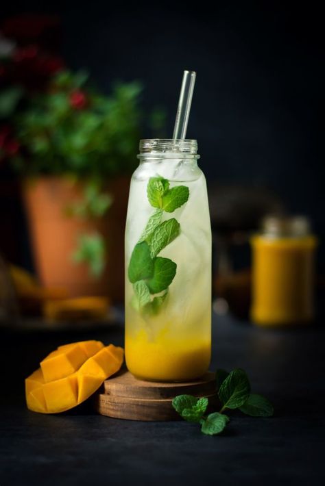 Non-Alcoholic Vanilla Mango Shrubs - it's like a fizzy mango soda, thanks to the Apple cider Vinegar. Fruity, summery & delicious to sip on! Shrubs Recipe, Shrub Recipe, Recipe Mango, Mango Drinks, Plat Vegan, Beautiful Food Photography, Drink Photo, Fruit Photography, Food Photography Tips