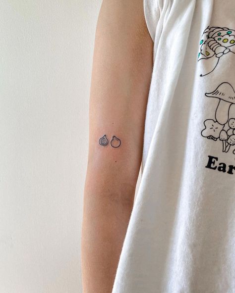 Simple Fig Tattoo, Fig Tattoo Small, Fig Tree Tattoo, Fig Tattoo, Stick Poke Tattoo, Tiny Tats, California Tattoo, Traditional Tattoo Designs, Taylor Swift Tattoo