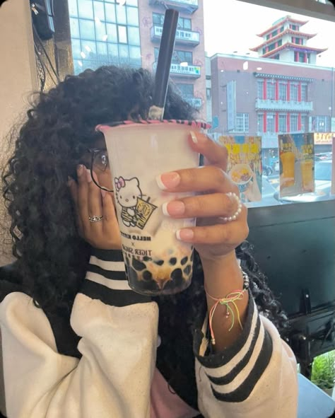 cutesy hello kitty boba date 🧋 Boba Instagram Pictures, Boba Pictures Aesthetic, Boba Instagram Story, Boba Photoshoot, Ig Post Ideas Photo Aesthetic, Cafe Aesthetic Pose, Cute Photo Ideas, Cute Photo Poses, Insta Post Ideas