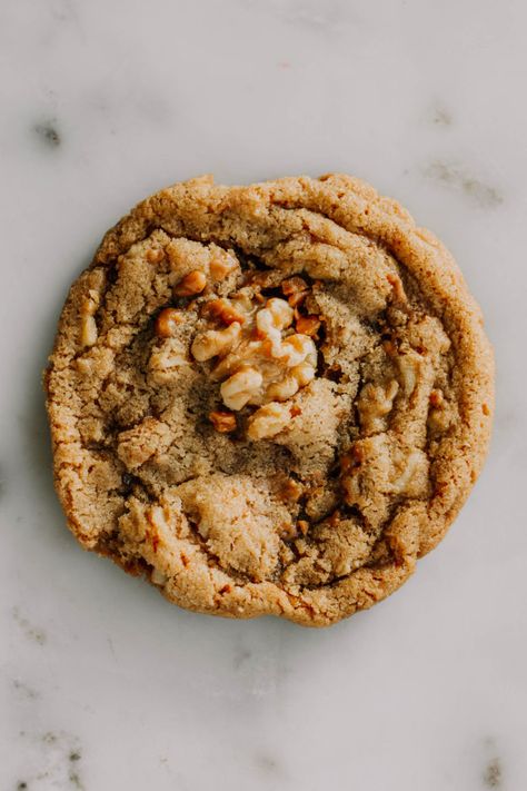 Brown Butter Toffee Walnut Cookies Toffee Cookie Recipe, Brown Butter Cookies, Toffee Cookies, Walnut Recipes, Butter Toffee, Walnut Cookies, Simple Kitchen, How Sweet Eats, Brown Butter