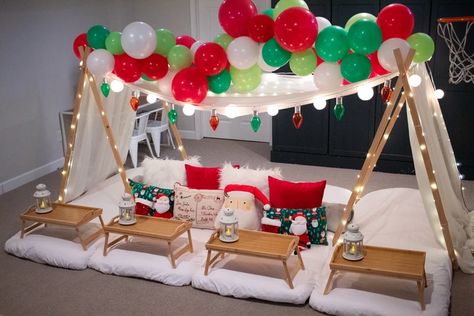 kids canopy Christmas Tent, Small Table Decor, Christmas Sleepover, Sleepover Tents, Theme List, Theme Beds, Kids Canopy, Small Lanterns, Tent Rentals