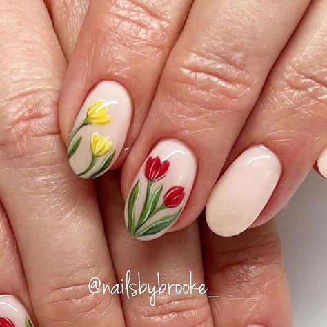 Tulip French Tip Nails, Nail Art Tulips, Tulip Inspired Nails, Tulip On Nails, Tulip Flower Nails, Tulip Acrylic Nails, Tulips Nail Art, Tulips On Nails, Hand Painted Flowers On Nails