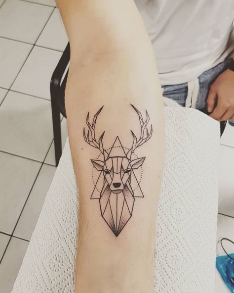 Antler Tattoos, Deer Tattoo Designs, Stag Tattoo, Hirsch Tattoo, Tatuagem Masculina Pequena, Geometric Tattoo Arm, Deer Tattoo, Meaningful Tattoos For Women, Wrist Tattoos For Women