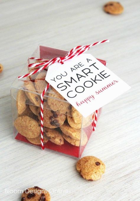 Smart Cookie cookie printable from Bloom Designs featured on april go linky party #GoLinky Christmas Cookie Wrapping Ideas, Christmas Cookies Packaging, Bake Sale Packaging, Dishes Recipe, Biscuits Packaging, Super Cookies, Baking Packaging, Dessert Packaging, Bakery Packaging