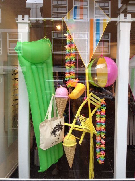 Kite Window Display, Summer Display Window, Charity Shop Window Displays, Summer Shop Window Displays, Optical Window Display Ideas, Summer Store Window Display, Summer Window Display Ideas, Window Display Summer, Window Display Ideas