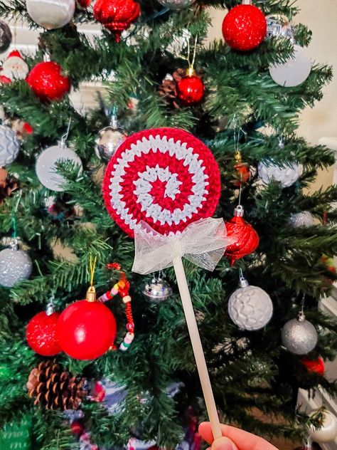 Free Crochet Pattern: Peppermint Wand - Woodland Stitchcraft Crochet Candy Pattern, Crochet Peppermint Candy, Crochet Wand, Crochet Peppermint, Peppermint Ornament, Peppermint Tree, Christmas Candy Cane Decorations, Crochet Ornament Patterns, Candy Cane Ornament