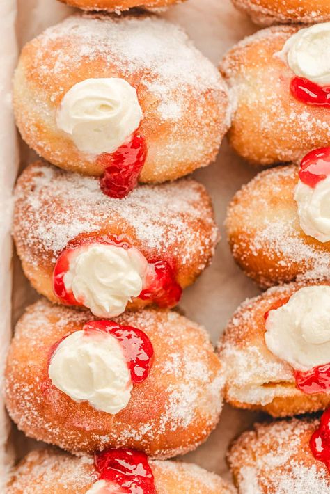 Pastry Photography, Raspberry Compote, Slow Cooker Appetizers, Rich Cheesecake, Fried Donuts, Sweet Breakfast Treats, Raspberry Filling, Homemade Donuts, Fried Dough